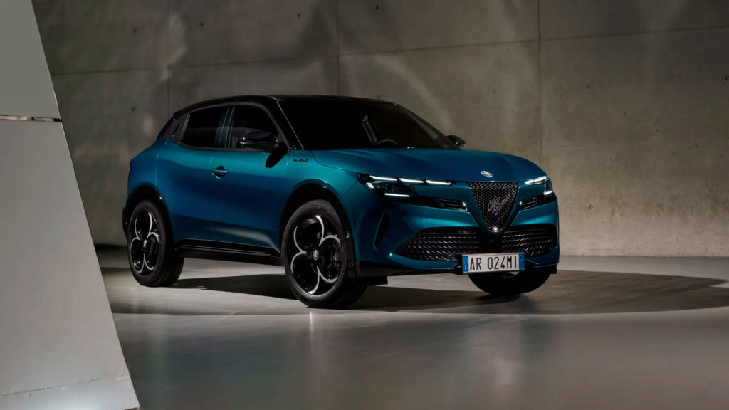 Alfa Romeo lance un SUV de luxe pour concurrencer BMW et Porsche